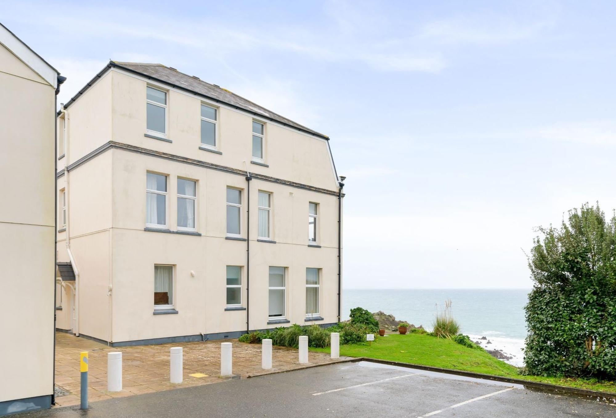 Journeys End With Stunning Sea Views From The Headland Villa Coverack Exterior photo