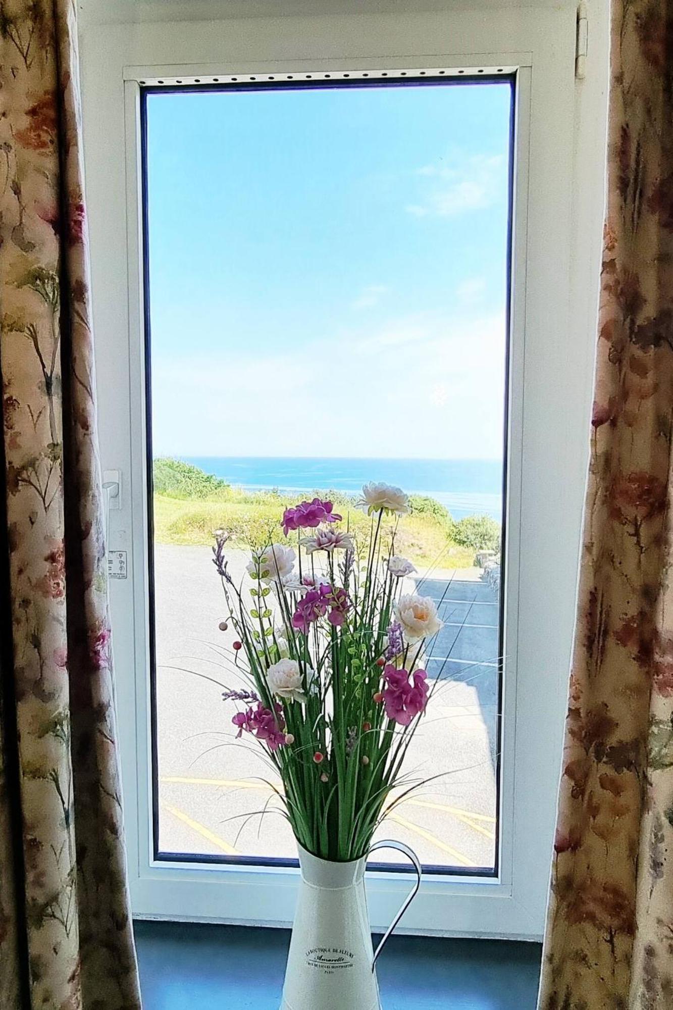 Journeys End With Stunning Sea Views From The Headland Villa Coverack Exterior photo